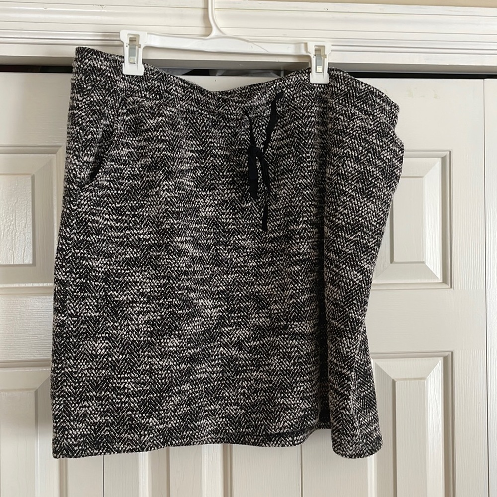 Black and white loft skirt